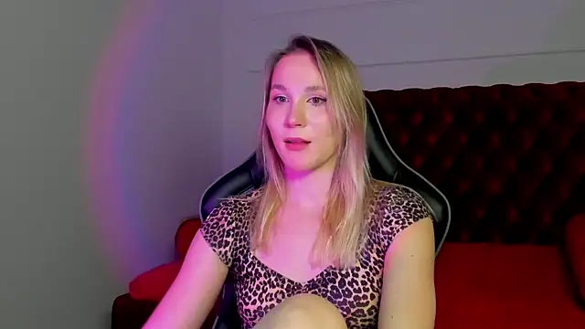 ElaraVoltage's Live XXX Chat