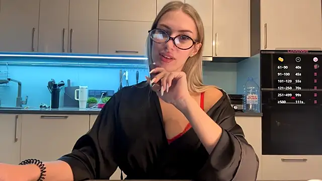 دردشة SoftnessMila الجنسية المباشرة