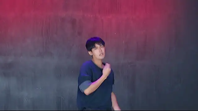 Queen-Vibe Webcamshow