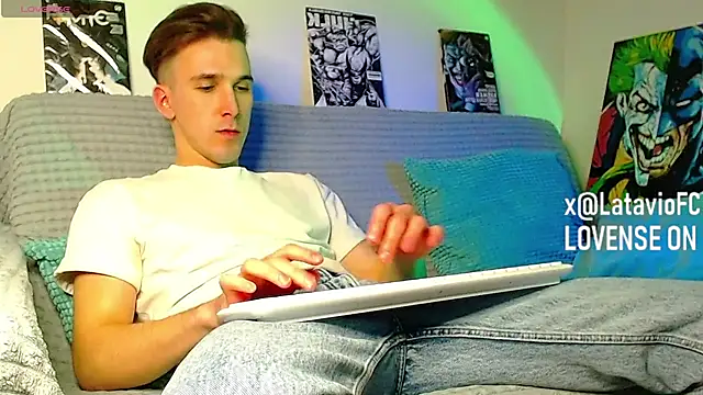 XXX chat uživo modela Midnighter_