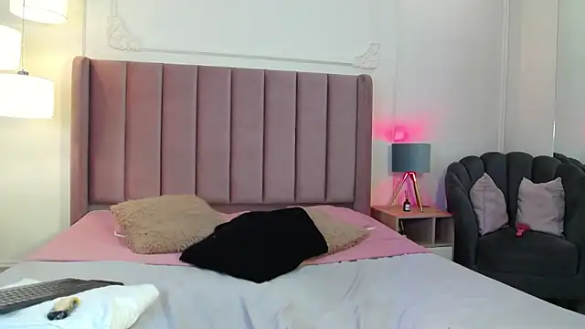 LiaTrainor's Live XXX Chat