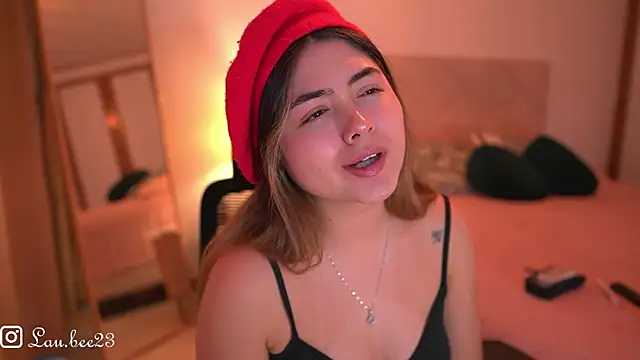 Chat +18 de Lau_Bee ao vivo