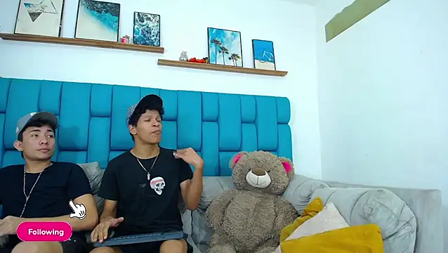 Show modela Lunar_Boys na web-kameri