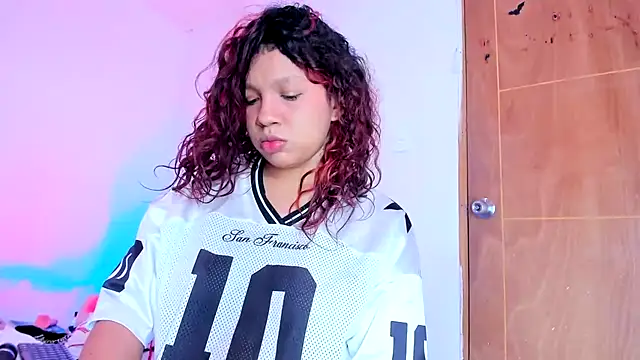 Chat +18 de Emily_Coper18 ao vivo