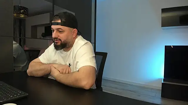 DravenPeak: διαδικτυακό σόου στην κάμερα