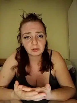 Bella-Monroe 即時 XXX 聊天