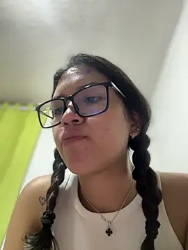 Chatroom XXX en direct de Mila_Morgan