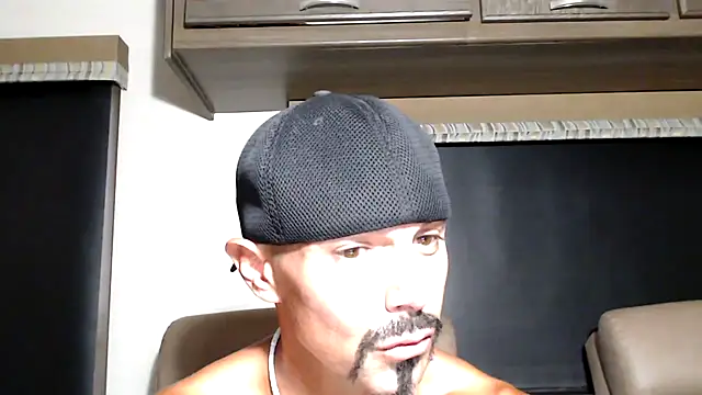 ThickD2C: διαδικτυακό σόου στην κάμερα