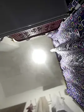 Mila_Morgan élő XXX-chatje