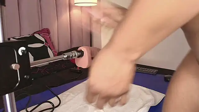 HallyBans live XXX chat