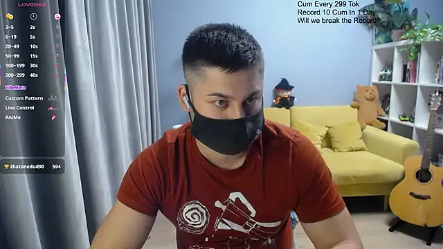 Tomguys élő XXX-chatje