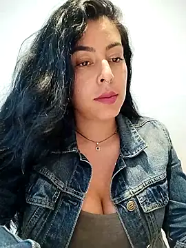 Luianna Adlı Modelin Canlı XXX Sohbeti