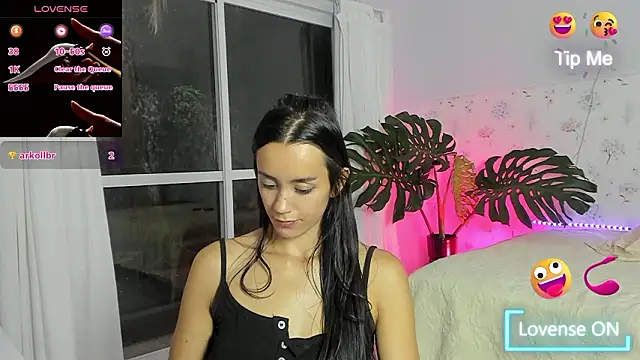 Evaletty_: διαδικτυακό σόου στην κάμερα