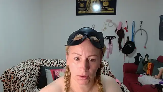 แชท XXX สดของ emperabigbootybigass