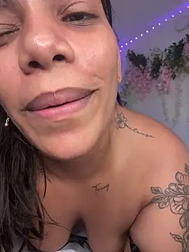 แชท XXX สดของ ArielleMillerr-