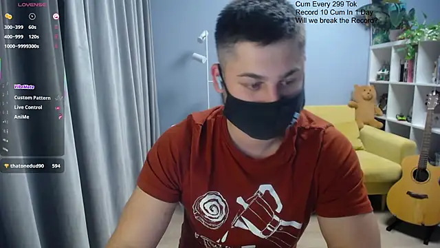 Tomguys élő XXX-chatje