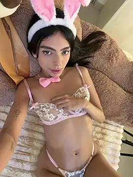 ZaraLuuvn Live XXX chat