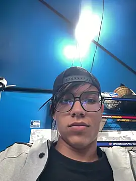 Show modela diegoand0911 na web-kameri