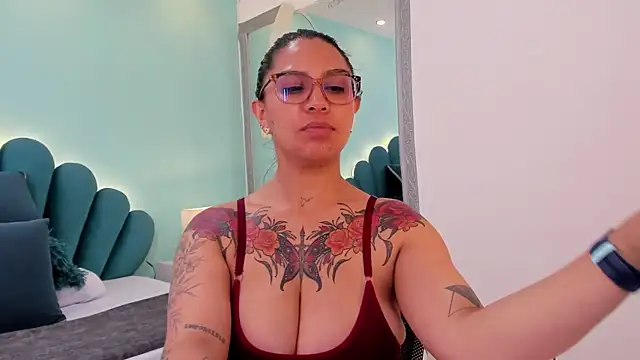 sharlott18 Chat XXX live