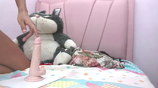 valeriacute18 élő XXX-chatje