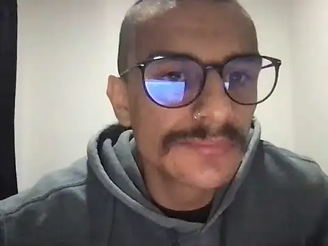 HorrorotikA: διαδικτυακό σόου στην κάμερα