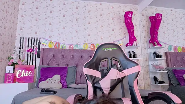 AvrillThomas 라이브 XXX 채팅