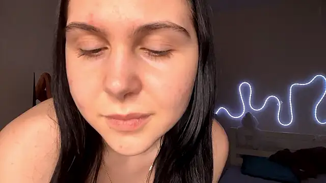 แชท XXX สดของ MyraLitterers