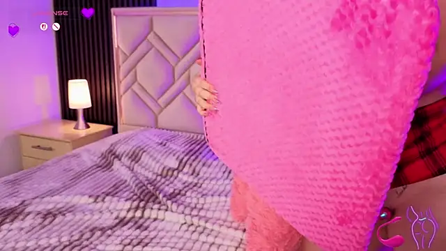 MiaaFarrel Adlı Modelin Canlı XXX Sohbeti