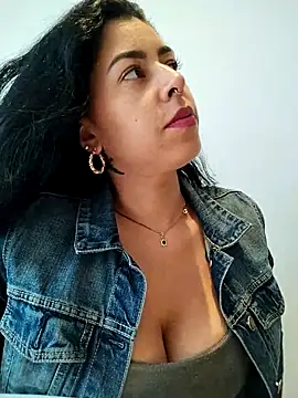 Chatroom XXX en direct de Luianna