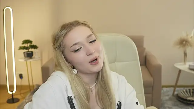 SeemaHornoff Adlı Modelin Canlı XXX Sohbeti