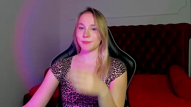 ElaraVoltage Webcam-Show