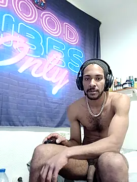 Mikaaa97: διαδικτυακό σόου στην κάμερα