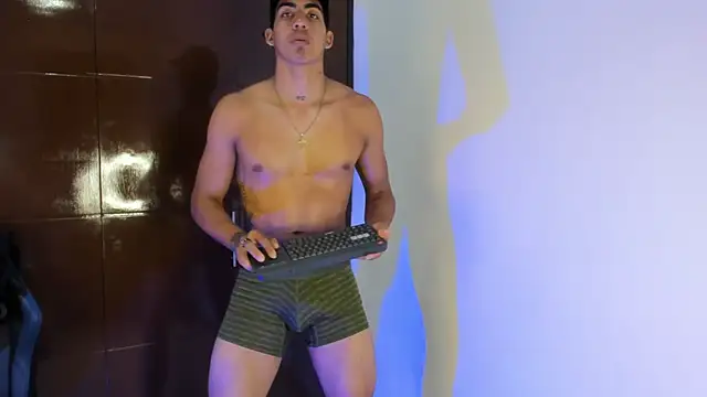 Milo_LatinBoy Webcamshow