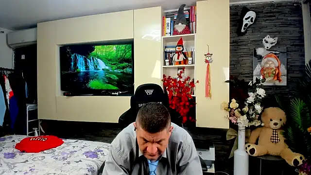 SpartacusDaddy48 live XXX chat