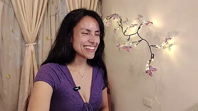 Chatroom XXX en direct de Bella_Exhibition