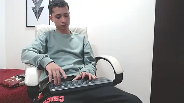 LucassSmith11 live XXX chat