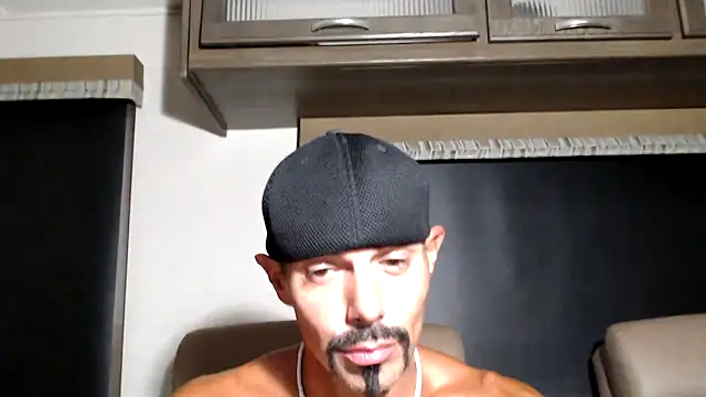 ThickD2C webkamerás műsora