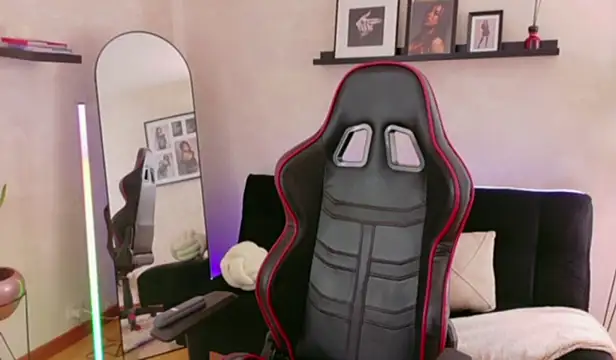 Chat XXX en directo de EmmyEvans1