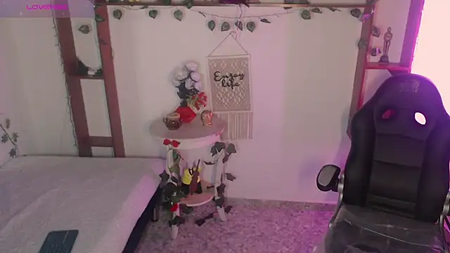 QueenRose94 Chat XXX in diretta