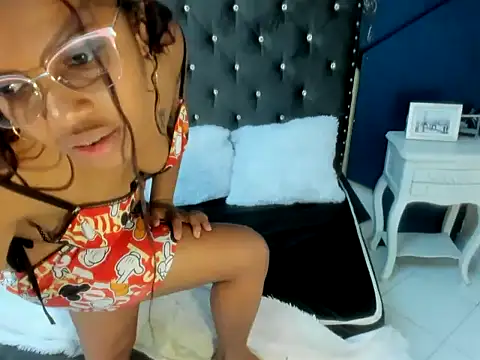 EsmeraldaBell_'s Live XXX Chat