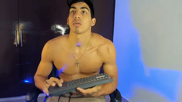 Milo_LatinBoyのライブXXXチャット