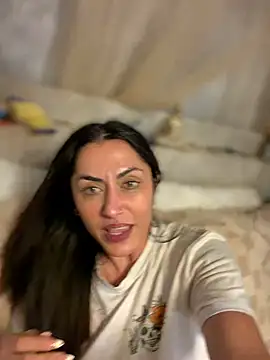 Pokazy przed kamerką – YourQueen18