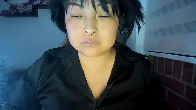 แชท XXX สดของ Shaddycute_