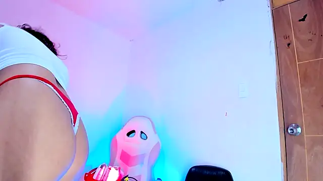 Emily_Coper18 现场XXX聊天