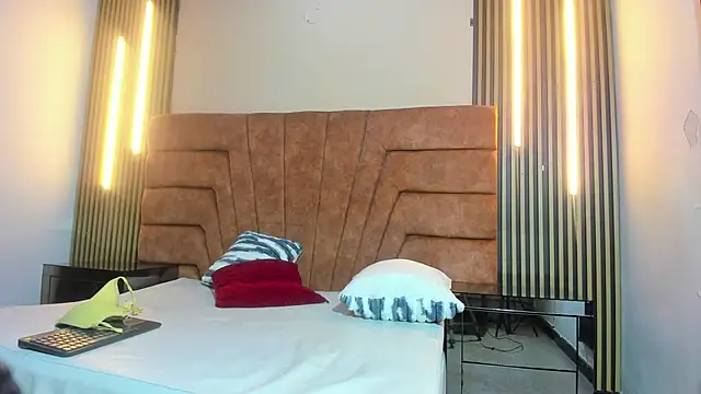 Pokazy przed kamerką – Lara_Seduce