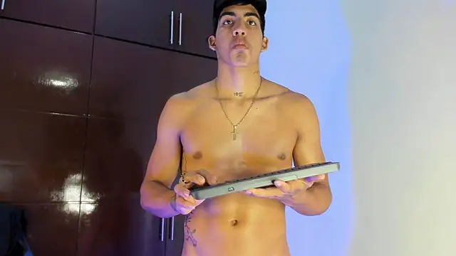 Milo_LatinBoy 在線直播表演