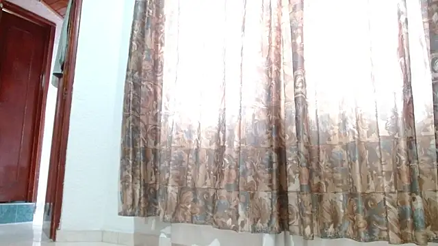 AntoneellaF Chat XXX in diretta