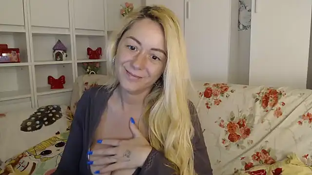 _karolynesyera_'s Live XXX Chat