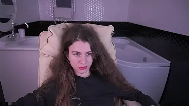 LittleJulii's Live XXX Chat