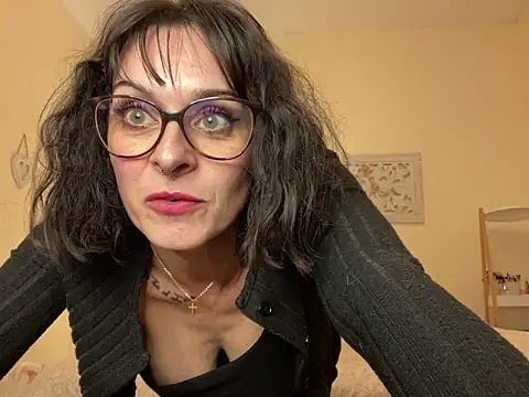 Monicaro-09's Live XXX Chat